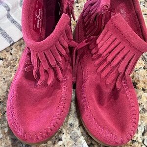 Minnetonka Fuchsia Suede Fringe Moccasins